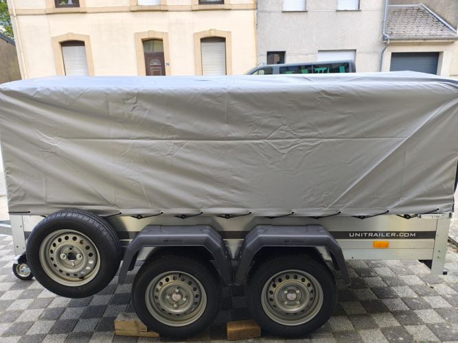 REMORQUE DOUBLE ESSIEUX UNITRAILER 264/2 KIPP AVEC ROUE JOCKEY, ARCEAU ET bâche GRISE