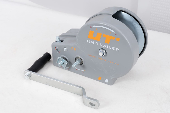 OUTLET Treuil manuel pour remorque UNITRAILER 1150 kg avec corde