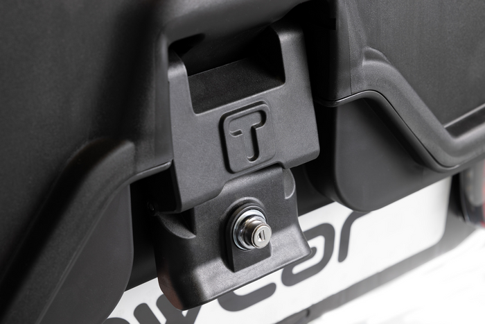 Towbox Camper Alpha noir (court) - coffre de toit monté sur attelage