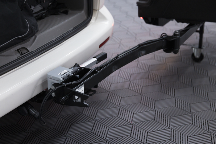 Towbox Camper Alpha noir (court) - coffre de toit monté sur attelage