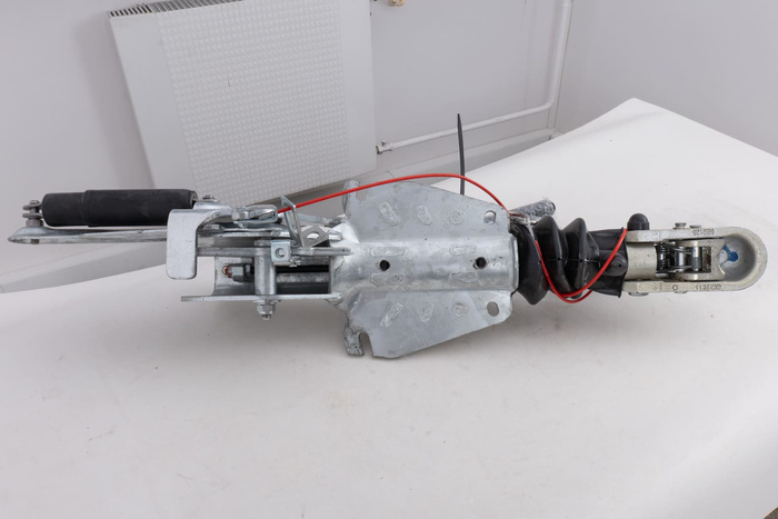 Dispositif de sécurité OUTLET KNOTT KF27B avec attelage K27A pour remorque de 2700 kg à timon en V