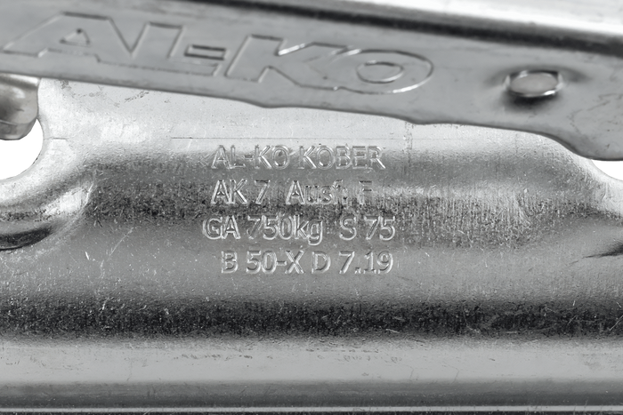 Attelage à boule AL-KO AK7 PLUS pour remorque de 750 kg avec timon tubulaire de 50 mm