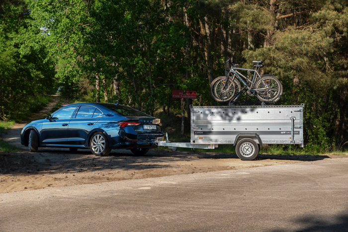 Remorque porte-voitures 230x125 UNITRAILER FORCE 230 KIPP avec côtés BIS et bâche en aluminium