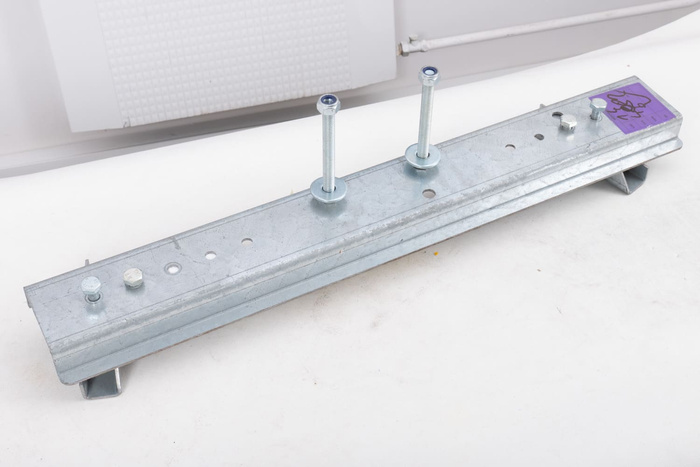 OUTLET Support pour le montage de la roue de secours de la remorque UNITRAILER