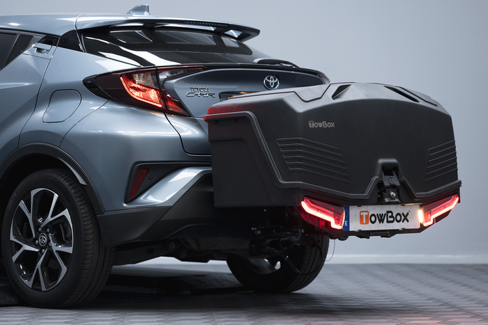 Coffre à bagages Towbox Alpha Urban Black - monté sur attelage