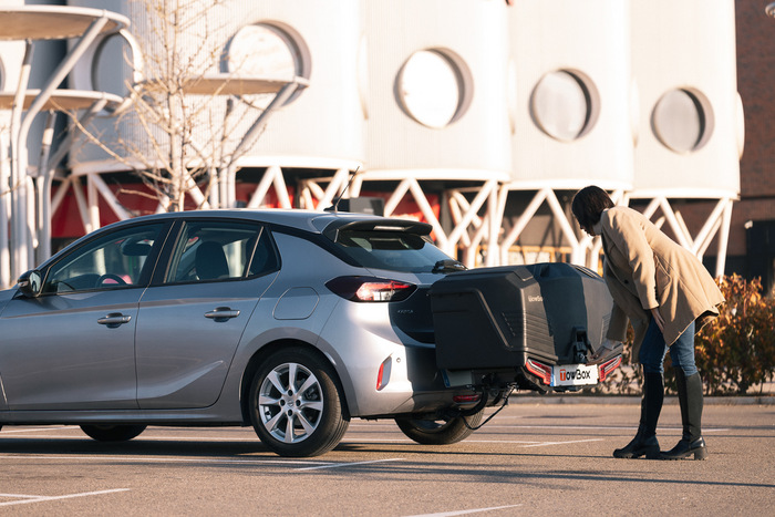 Coffre à bagages Towbox Alpha Urban Black - monté sur attelage