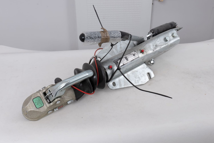 Dispositif de sécurité OUTLET KNOTT KF27B avec attelage K27A pour remorque de 2700 kg à timon en V