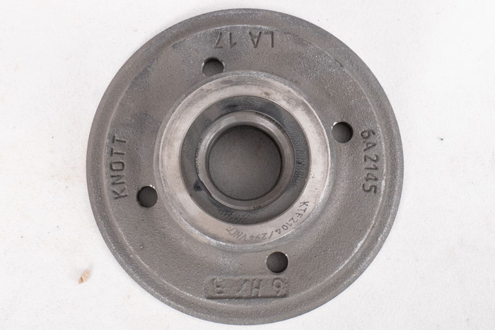Moyeu OUTLET avec roulement pour essieu KNOTT 4x98 non freiné