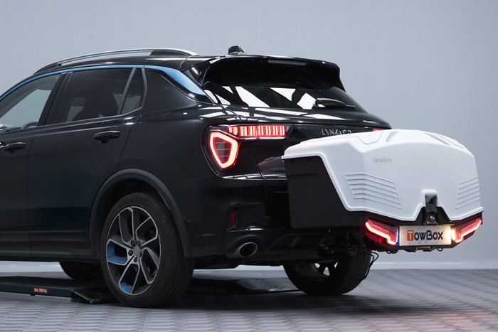 Coffre à bagages Towbox Alpha gris classique - monté sur attelage