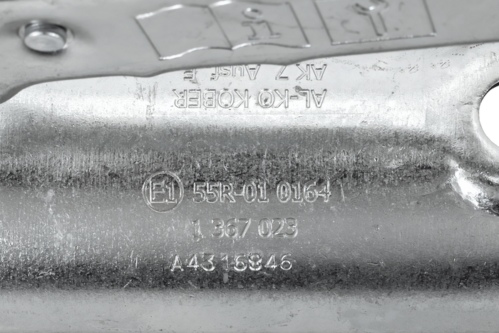 Attelage à boule AL-KO AK7 PLUS pour remorque de 750 kg avec timon tubulaire de 50 mm