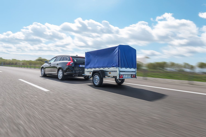 Remorque à un essieu 200x106 UNITRAILER GARDEN 200 KIPP avec châssis H-800 et bâche bleue