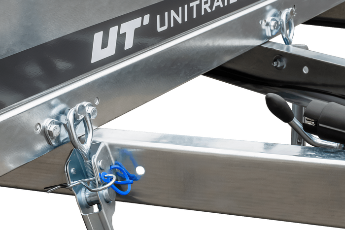 Grande remorque 230x125 avec bâche plate grise, tiges de support bâche, rehausses de ridelles et roue jockey - Garden Trailer 230 KIPP