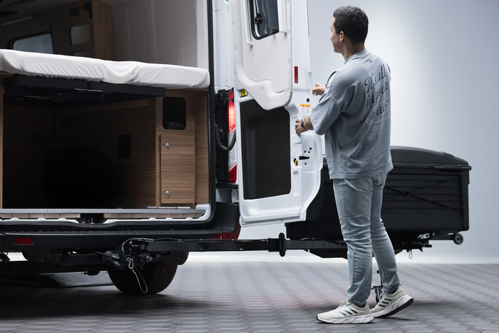 Coffre de rangement Towbox Camper Alpha noir LED (long) - coffre à bagages monté sur attelage