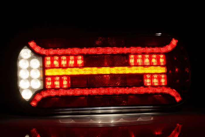 FRISTOM FT-600 Feu arrière LED, 6 fonctions, droit