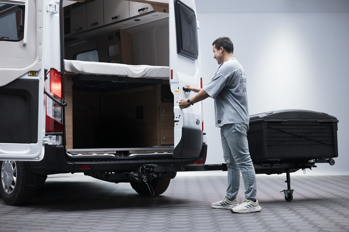 Coffre de rangement Towbox Camper Alpha noir LED (long) - coffre à bagages monté sur attelage