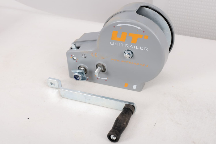 Treuil manuel OUTLET pour remorque UNITRAIR 1150 kg avec corde