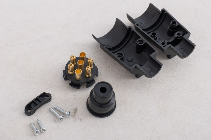 Prise de sortie 7 broches UNITRAILER pour attelage de remorque