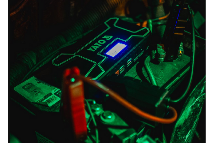 Démarreur de voiture externe YATO YT-83082 de 12 000 mAh avec écran LCD