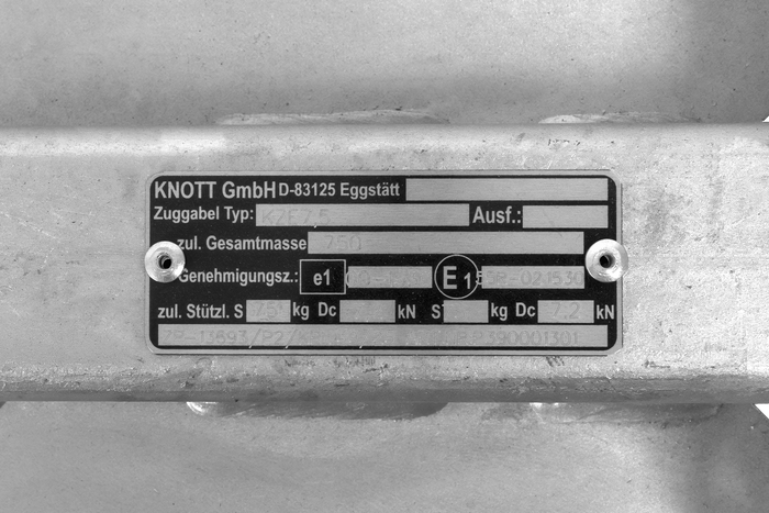 Attelage à boule KNOTT KQ14-A+KZE7.5 pour remorque de 1400 kg avec timon en V