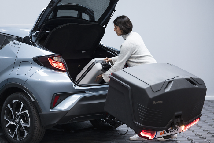 Coffre à bagages Towbox Alpha Urban Black - monté sur attelage