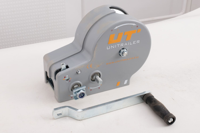 Treuil manuel OUTLET pour remorque UNITRAIR 1150 kg avec corde