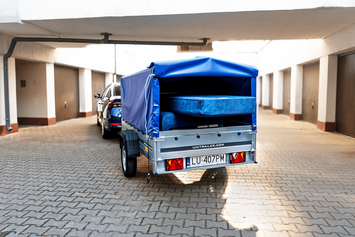 Remorque Unitrailer GARDEN TRAILER 230 FD avec roue jockey, châssis, arceau H-800 et bâche bleue