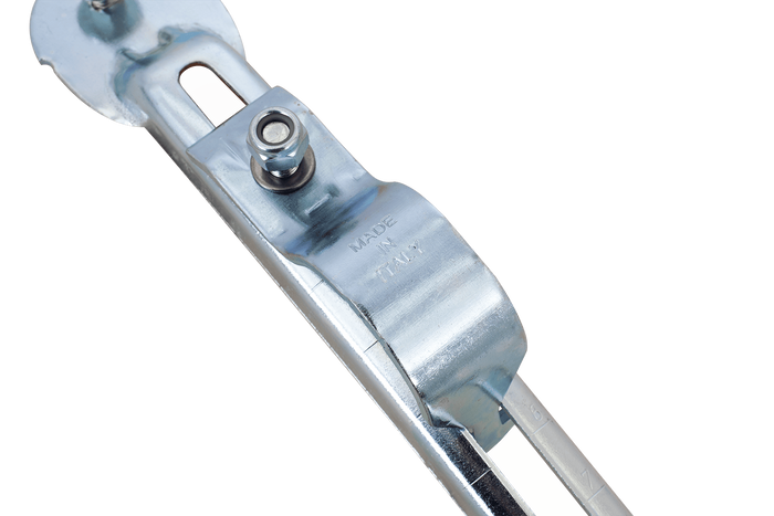 Support pour fixation de garde-boue DOMAR, réglable, galvanisé