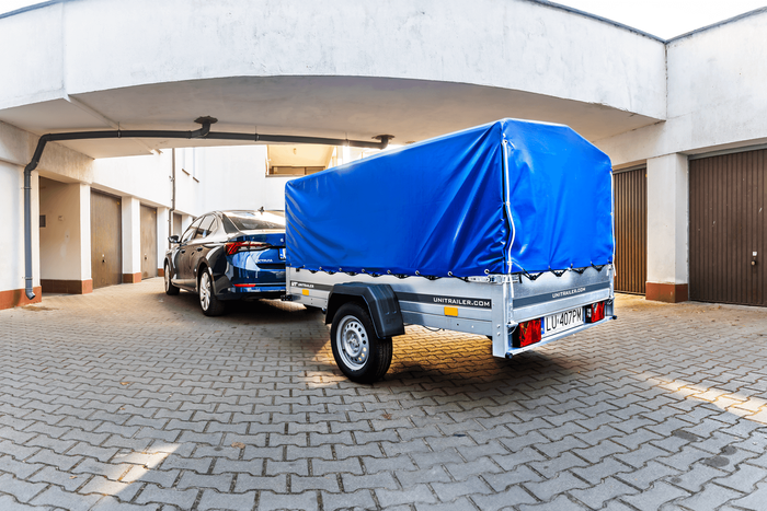 Remorque Unitrailer GARDEN TRAILER 230 FD avec roue jockey, châssis, arceau H-800 et bâche bleue
