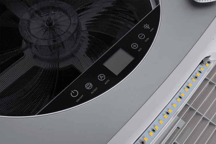 Ventilateur de toit automatique PUNDMANN PLUS FAN pour camping-car avec éclairage et store enrouleur 400×400 mm