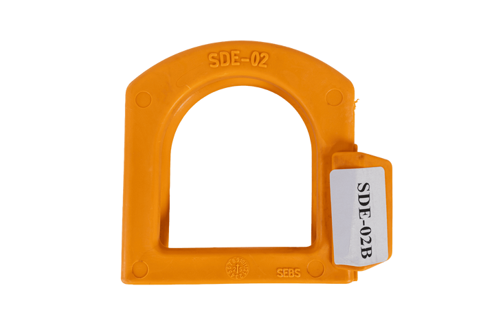 Cache de sécurité pour attelage à boule STEELPRESS 4 mm, avec emplacement pour prise.