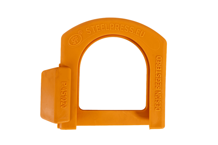Cache de sécurité pour attelage à boule STEELPRESS 4 mm, avec emplacement pour prise.