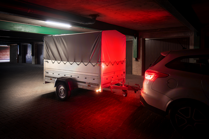 Remorque porte-voitures 230x125 UNITRAILER GARDEN 230 KIPP avec ridelles BIS, châssis H-800 et bâche grise