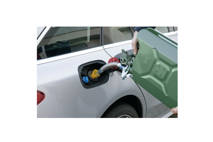 Adapter wlotu zbiornika paliwa