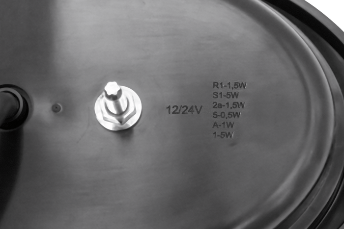 Feu arrière universel à LED FRISTOM FT-355 avec boîtier encastré