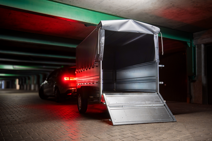 Remorque porte-voitures 230x125 UNITRAILER GARDEN 230 KIPP avec ridelles BIS, châssis H-800 et bâche grise