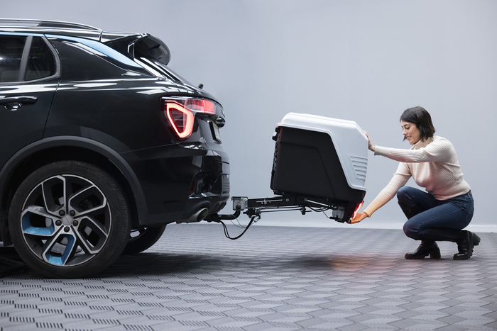 Coffre à bagages Towbox Alpha gris classique - monté sur attelage