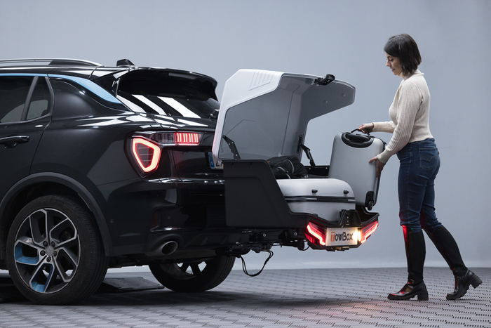 Coffre à bagages Towbox Alpha gris classique - monté sur attelage