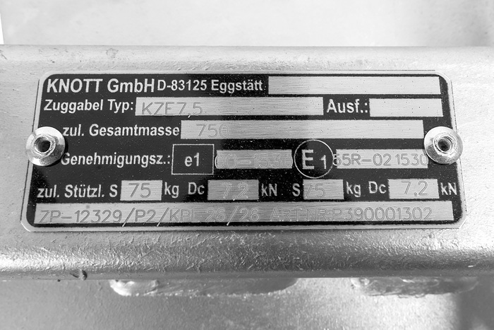 Attelage à boule KNOTT K7.5-H+KZE7.5 avec support et câble pour remorque de 750 kg avec timon en V