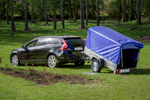 Remorque à un essieu 200x106 UNITRAILER GARDEN 200 KIPP avec châssis H-800 et bâche bleue