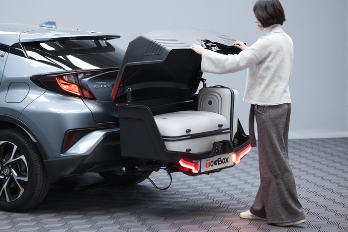 Coffre à bagages Towbox Alpha Urban Black - monté sur attelage